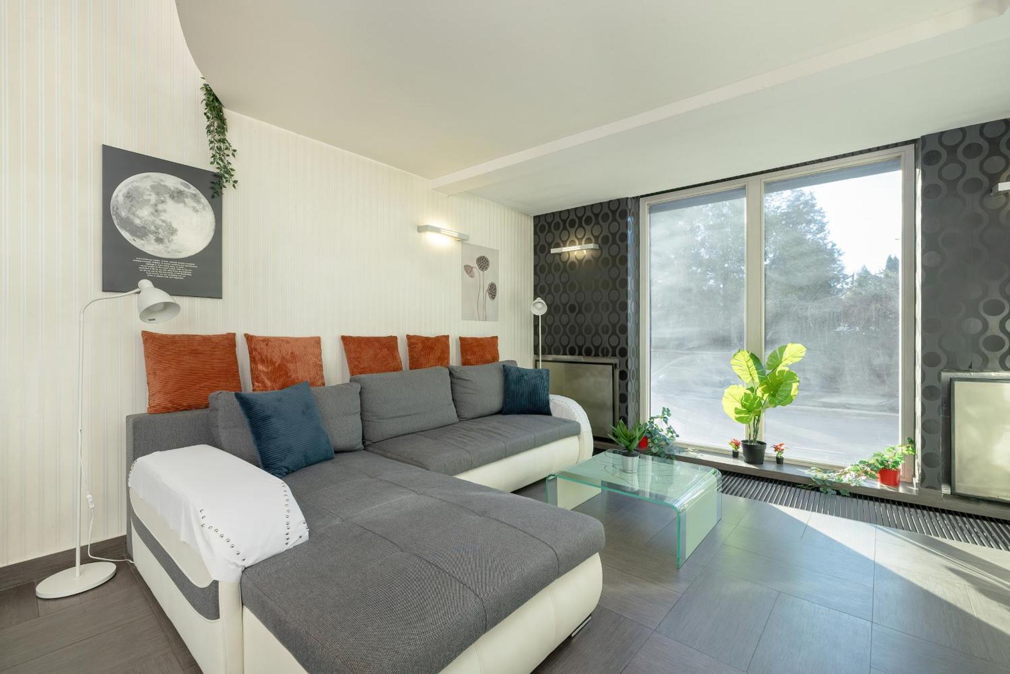 Przyszlosci Z Dwiema Sypialniami W Krakowie By Renters Apartment Krakau